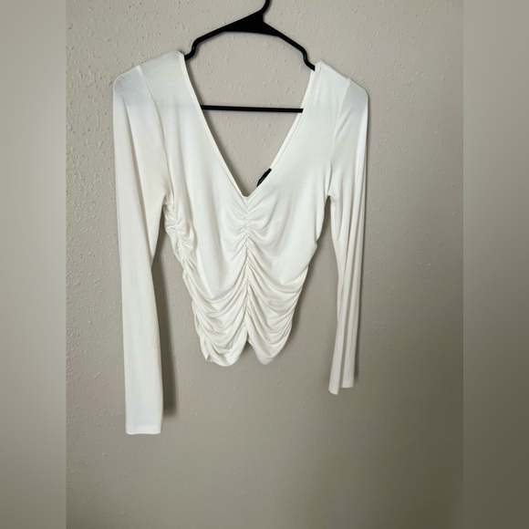 Forever 21 Womens Long Sleeve Crop
Top Size L Ivory Ruched Stretch Knit V-
Neck - Picture 3 of 4
